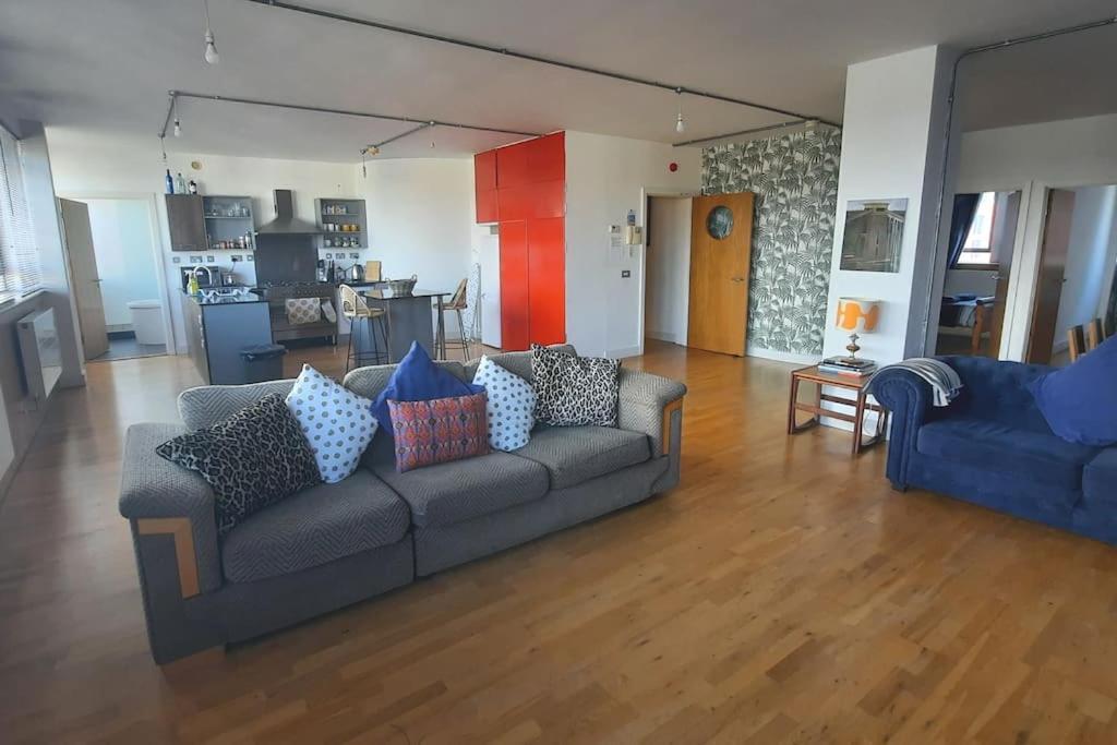 Trendy, Urban Open Plan Apartment Bristol Zewnętrze zdjęcie
